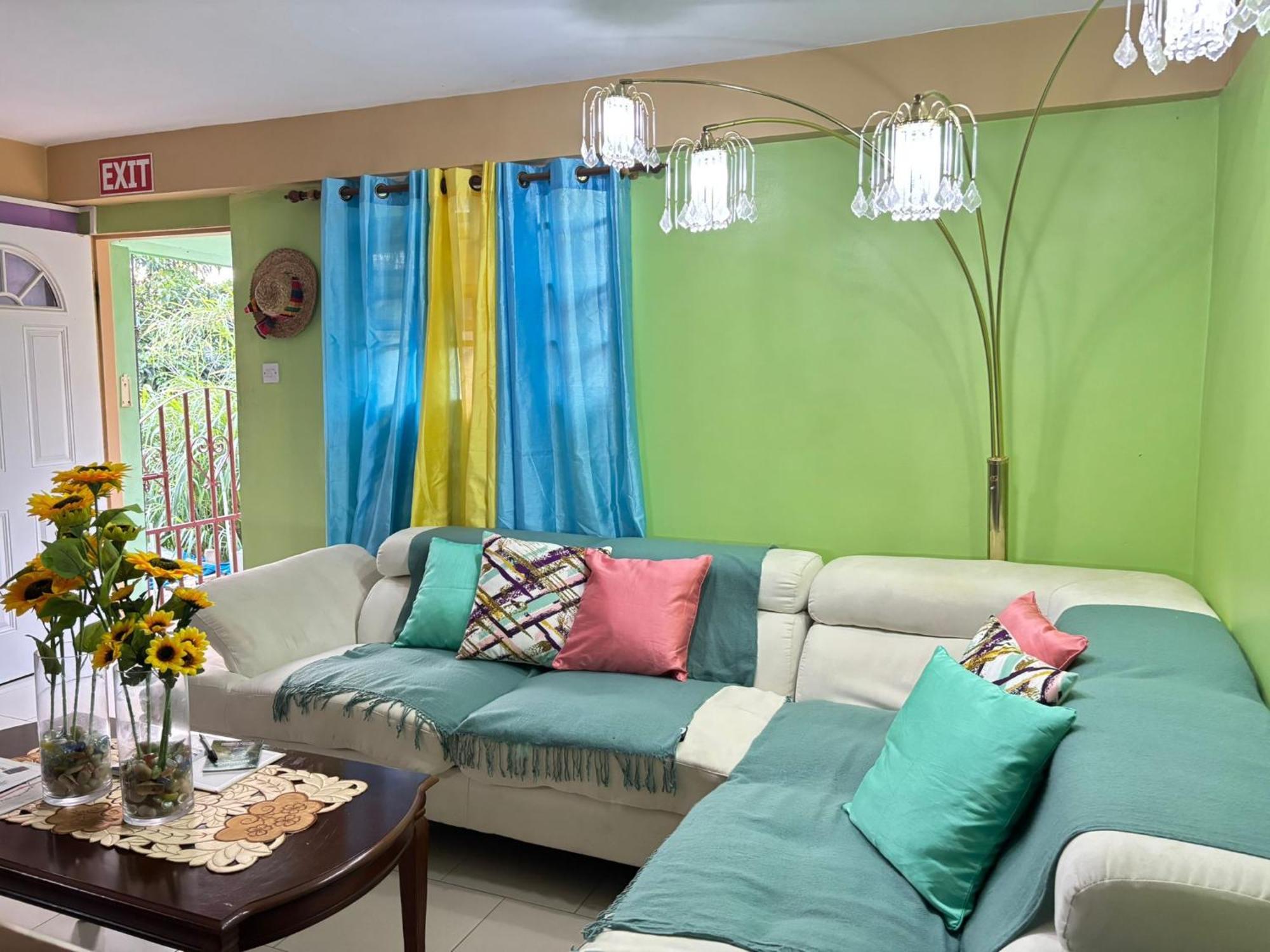 Bed and Breakfast Matthew'S Miracle View Roseau Exterior foto
