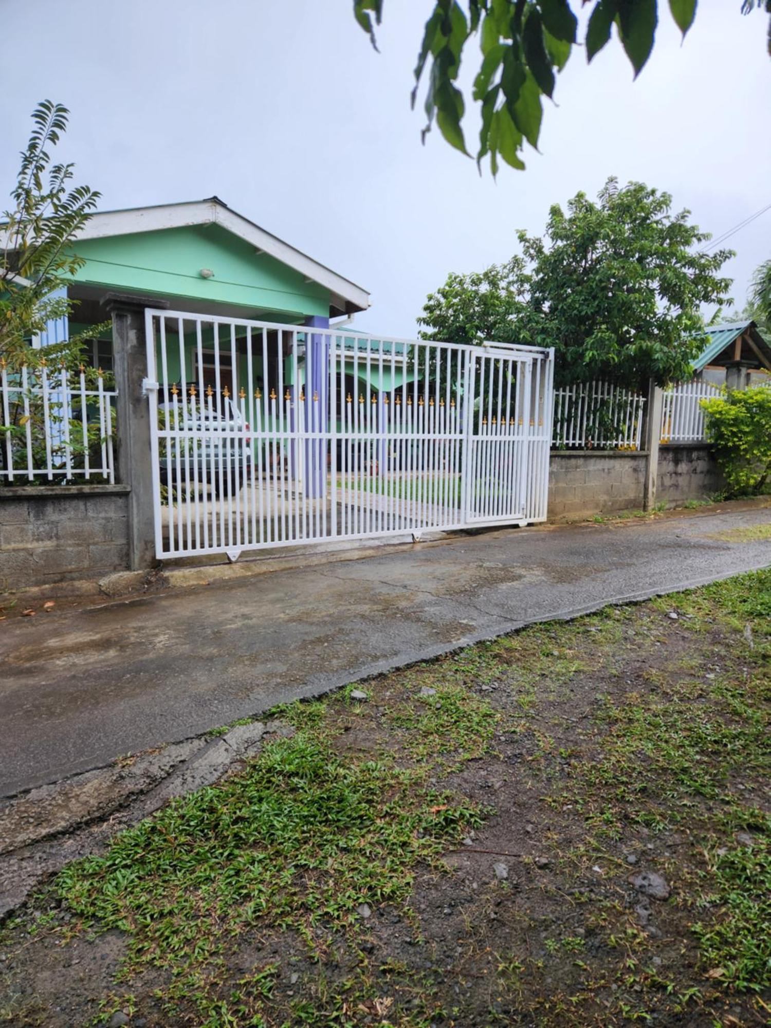 Bed and Breakfast Matthew'S Miracle View Roseau Exterior foto