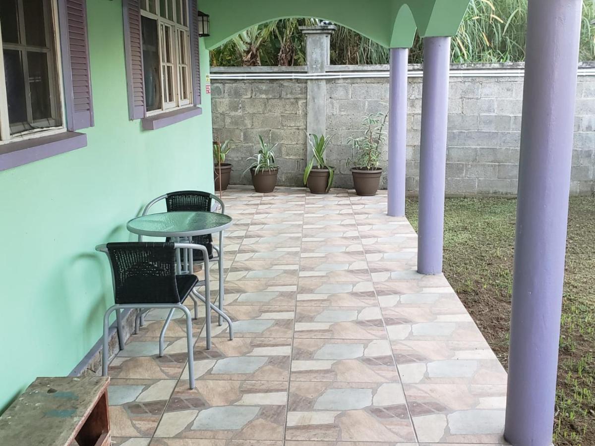 Bed and Breakfast Matthew'S Miracle View Roseau Exterior foto